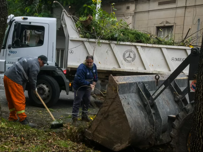 La Municipalidad refuerza los operativos de limpieza tras la tormenta del fin de semana