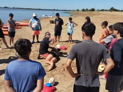 Realizan capacitación de RCP y técnicas de rescate en río para integrantes de las Escuelas Municipales de canotaje y SUP