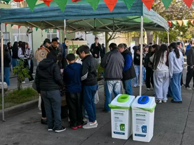 Alumnos de la escuela Olegario V&iacute;ctor Andrade participaron de una jornada de Ecocanje