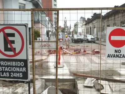 El Municipio pidi&oacute; a la provincia acortar plazos para la culminaci&oacute;n de la obra de desag&uuml;es que afecta el tr&aacute;nsito en el centro