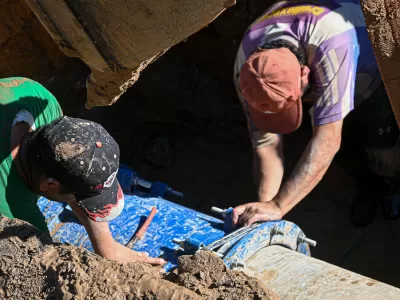 Finaliz&oacute; la reparaci&oacute;n del ca&ntilde;o maestro de impulsi&oacute;n de agua en avenida Don Bosco